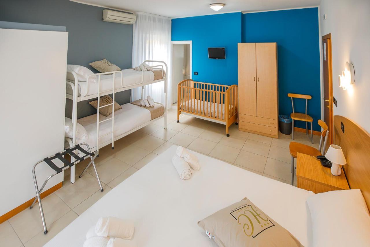 Hotel Hc Resort Lignano 利尼亚诺萨比亚多罗 外观 照片