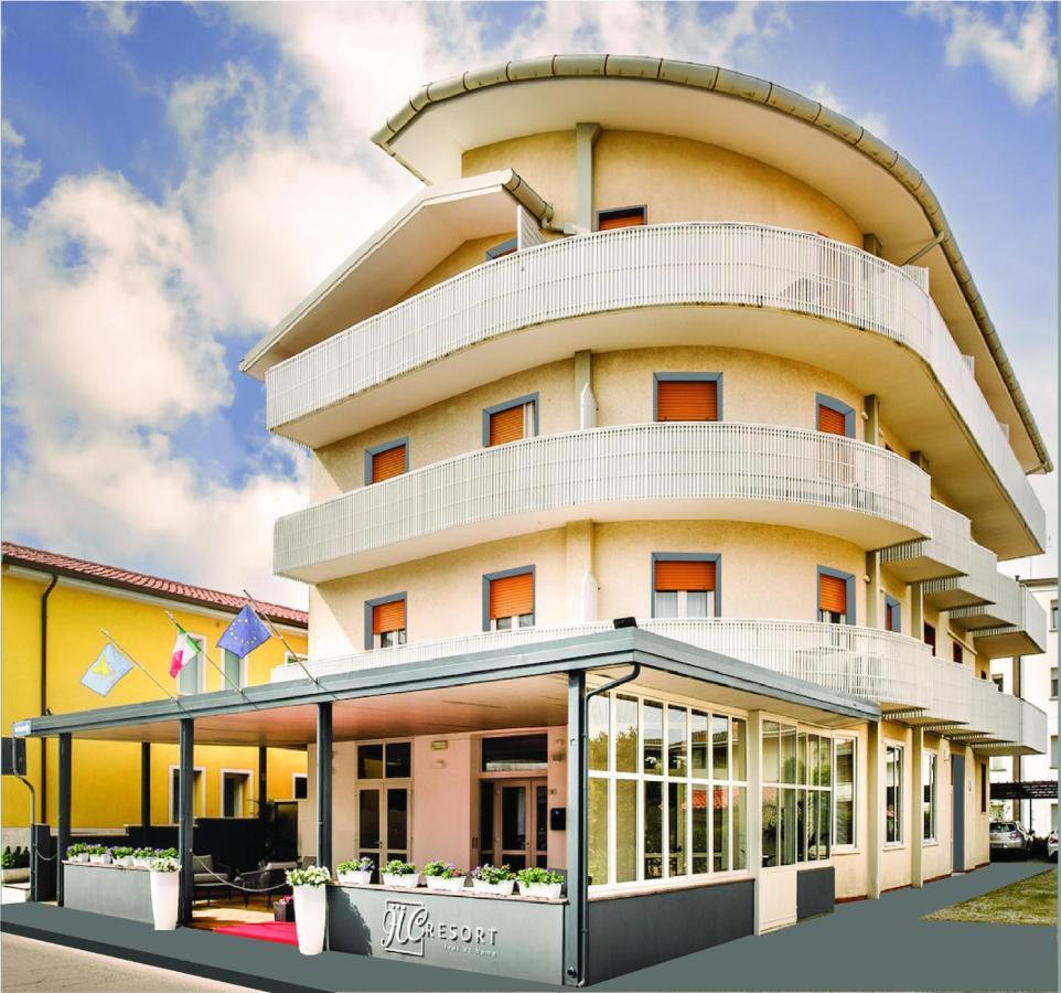 Hotel Hc Resort Lignano 利尼亚诺萨比亚多罗 外观 照片