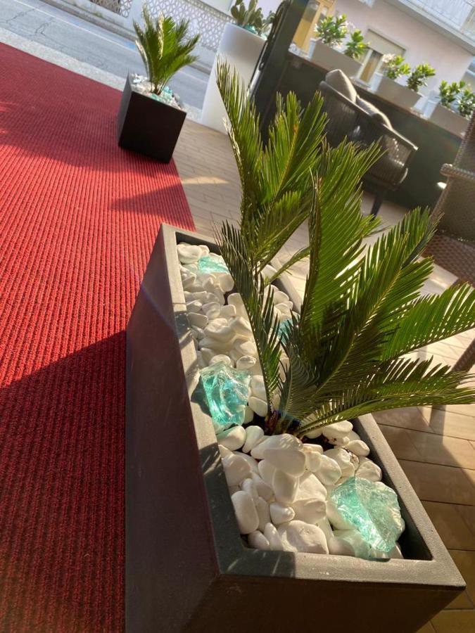 Hotel Hc Resort Lignano 利尼亚诺萨比亚多罗 外观 照片