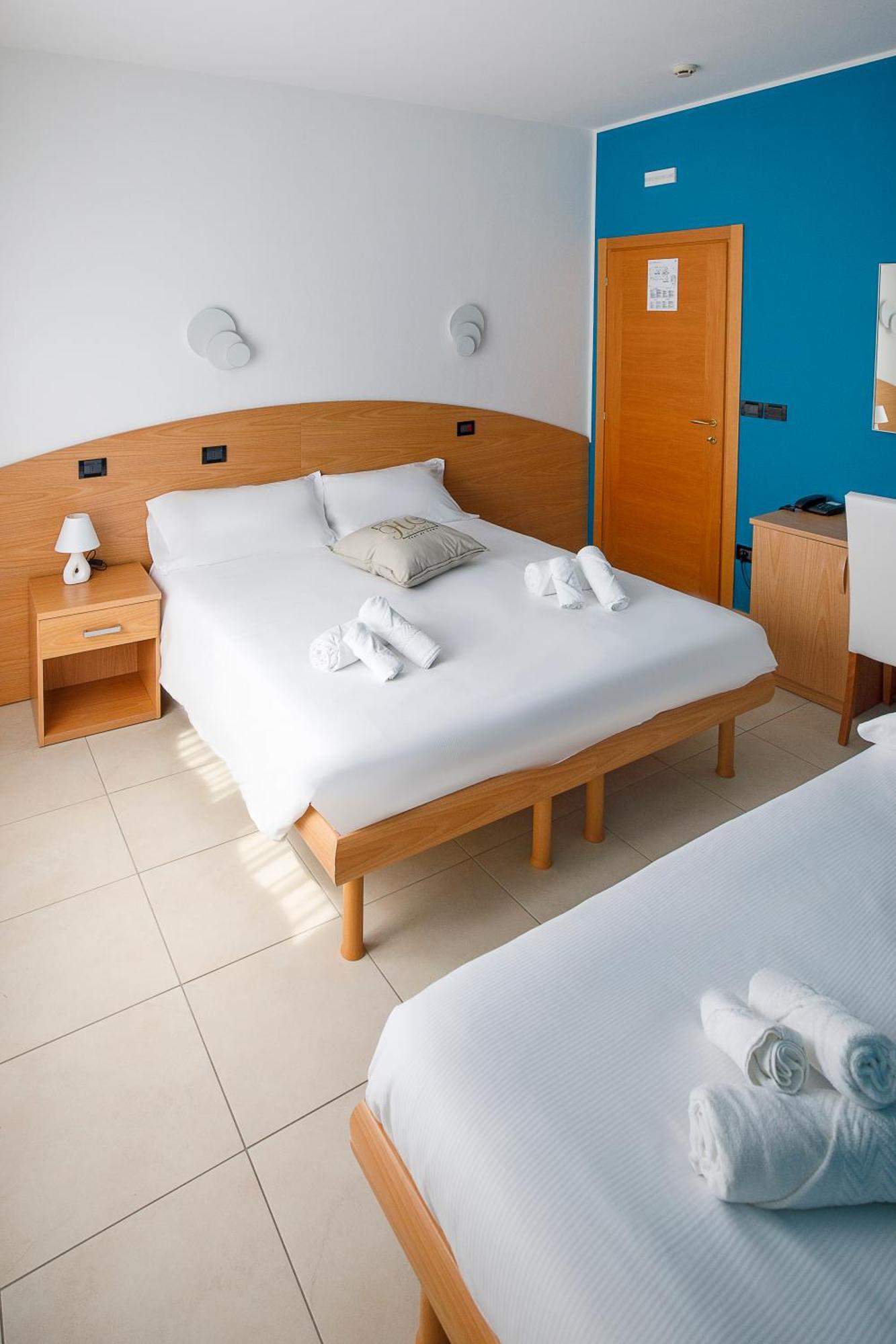 Hotel Hc Resort Lignano 利尼亚诺萨比亚多罗 外观 照片