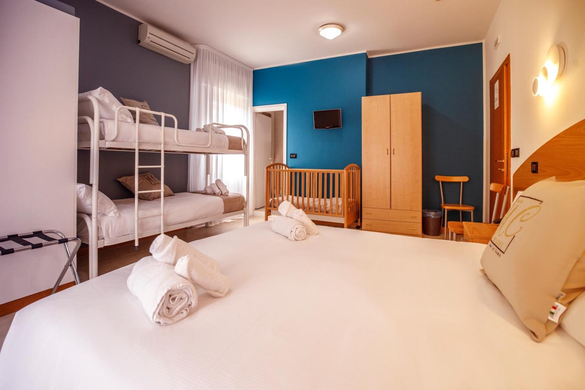 Hotel Hc Resort Lignano 利尼亚诺萨比亚多罗 外观 照片